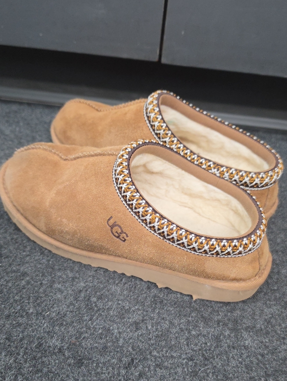 UGG Womens Chestnut/Tan Suede Cozy Slippers